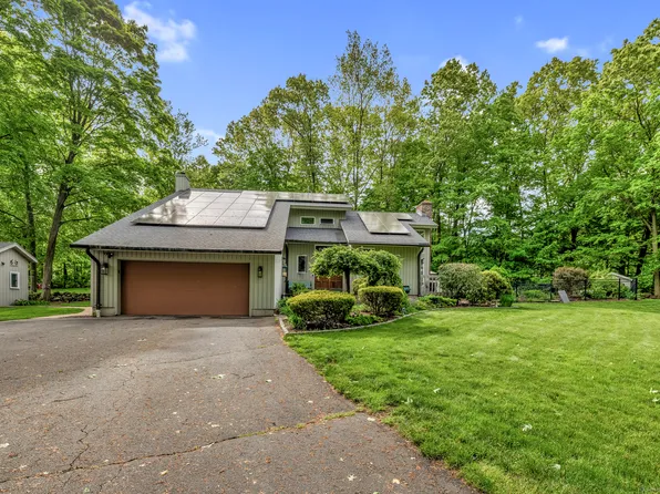 962R Savage Street, Southington, CT 06489