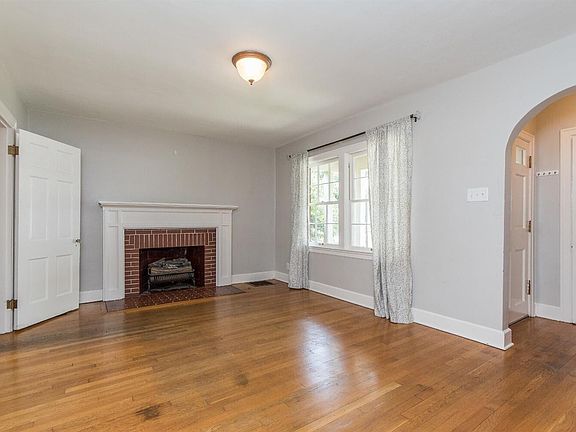 4th image of 224 Lackawanna Rd
