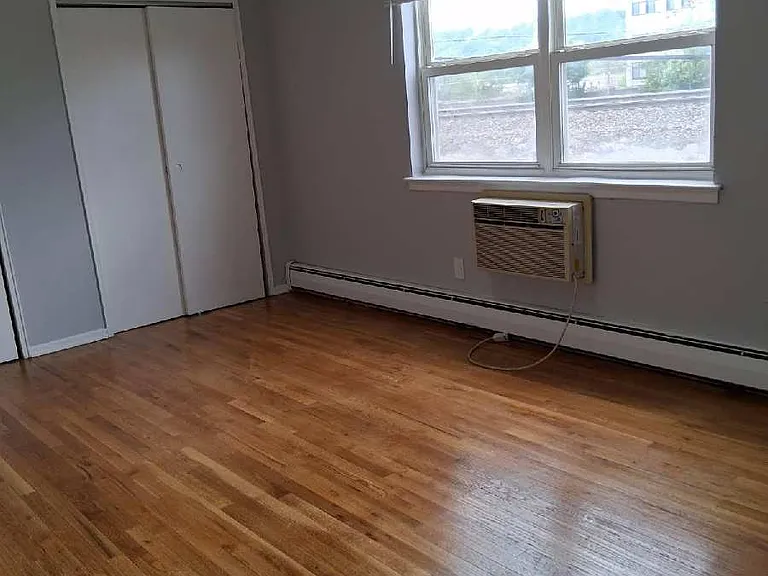 FAIRVIEW AVENUE APARTMENTS — Photo 18