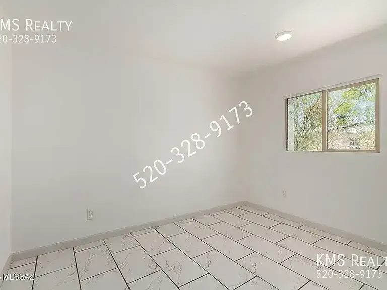 2429 E Cameron Vis — Photo 11