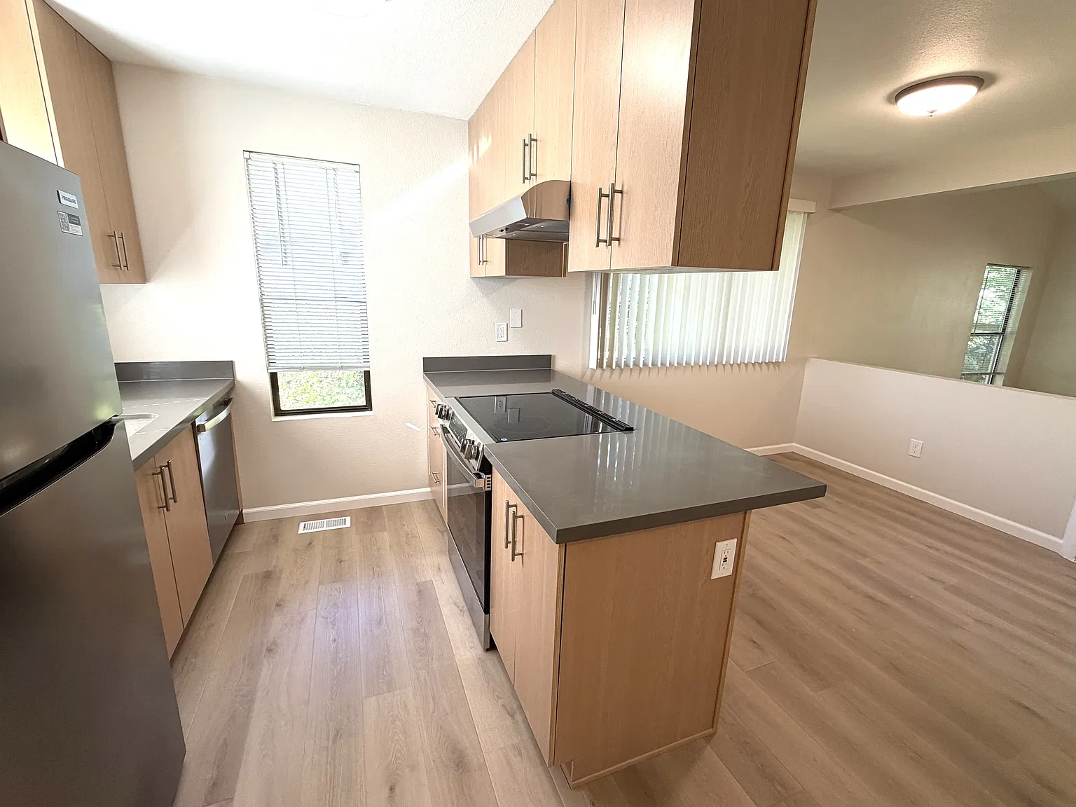 2 bed, 1.5 bath, 1065 sqft, $2,900 — Photo 4