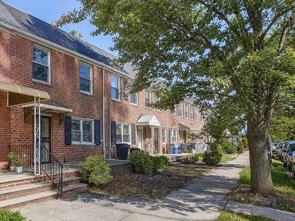 50-35 207th St #1, Oakland Gardens, NY 11364