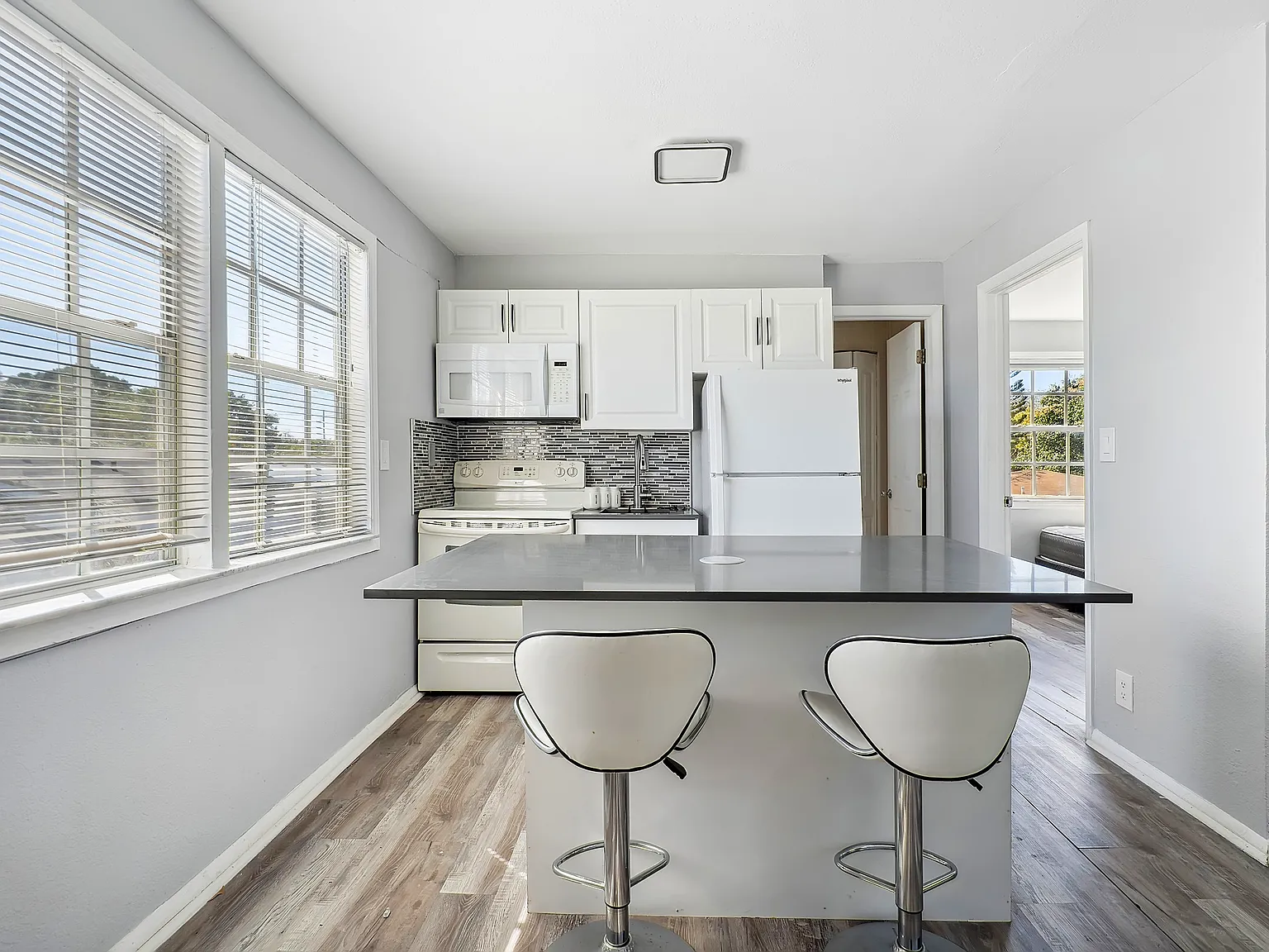 1 bed, 500 sqft, $1,550 — Photo 4