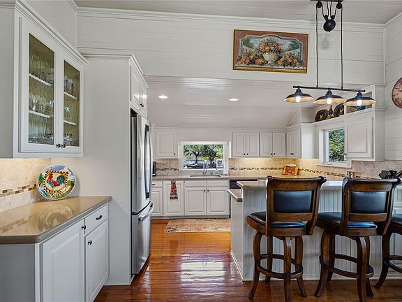 5th image of 2030 Hertel Rd