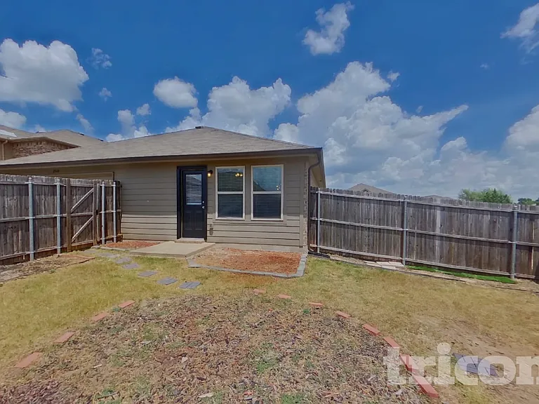 2511 Glen Hollow Dr — Photo 16