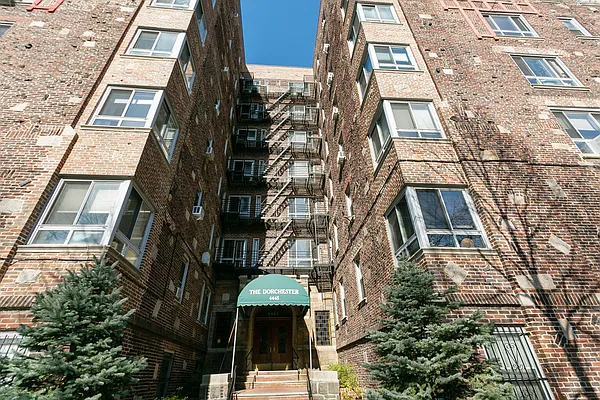 Sold by Gilbert Perez, LREB | media 22