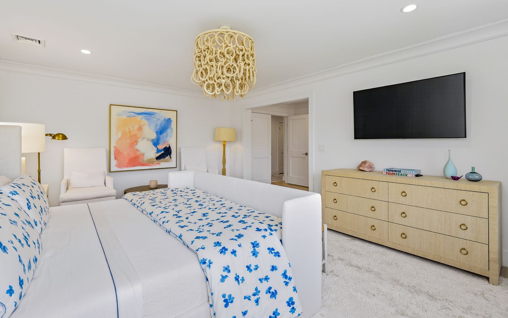  Primary ensuite bedroom 