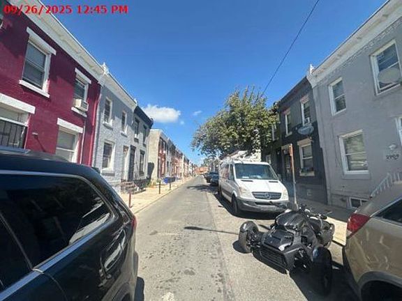 Exterior Neighborhood (street photo)