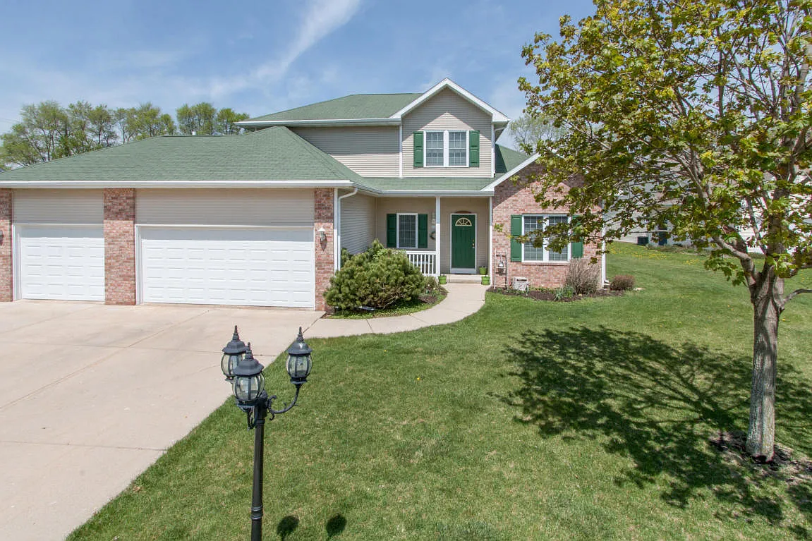 214 E Lake View Dr photo 1