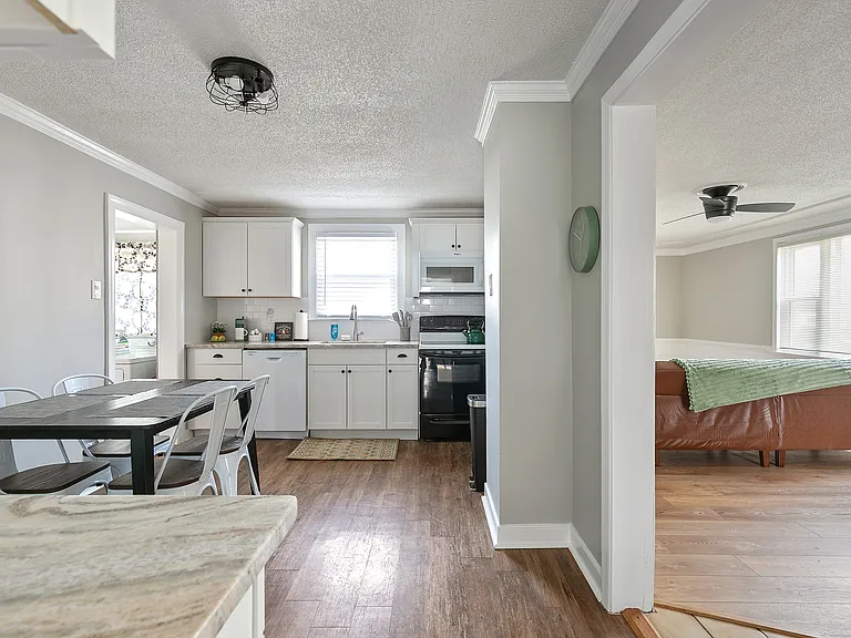 304 Sunset Cir — Photo 12