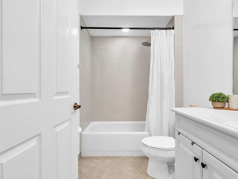 8025 NW 127th Ln #4-C — Photo 5