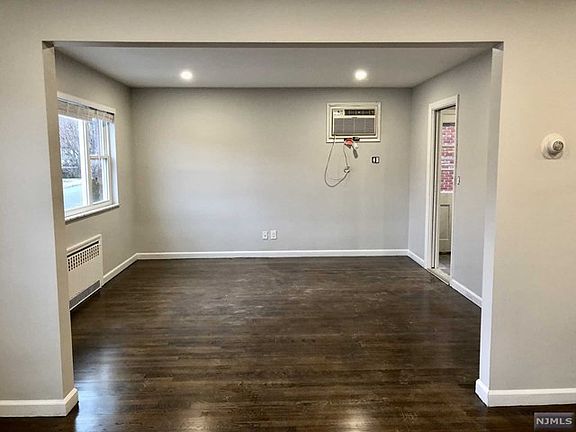 5th image of 37 Columbia Ave #1