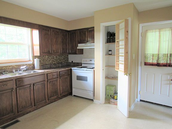 5th image of 1614 Kennedy Cir
