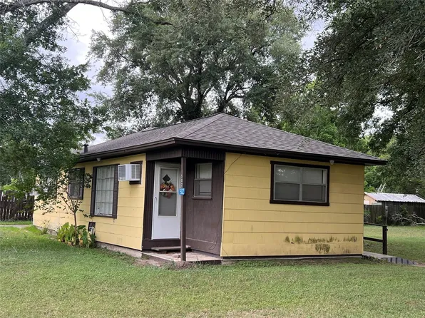 502 N Liberty St, El Campo, TX 77437