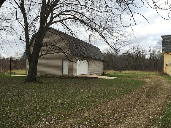 large 4+ car garage w/loft