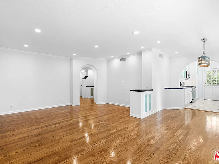 910 N Alfred St #4 — Photo 9