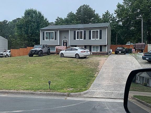 4th image of 4915 Tyne Dr