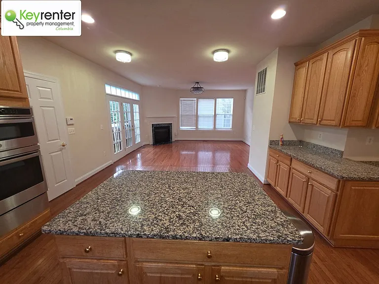 404 Tailor St — Photo 13