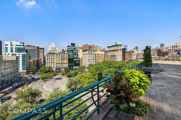 Rented by Compass | media 13