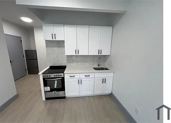 Studio, 600 sqft, $2,646 — Photo 2