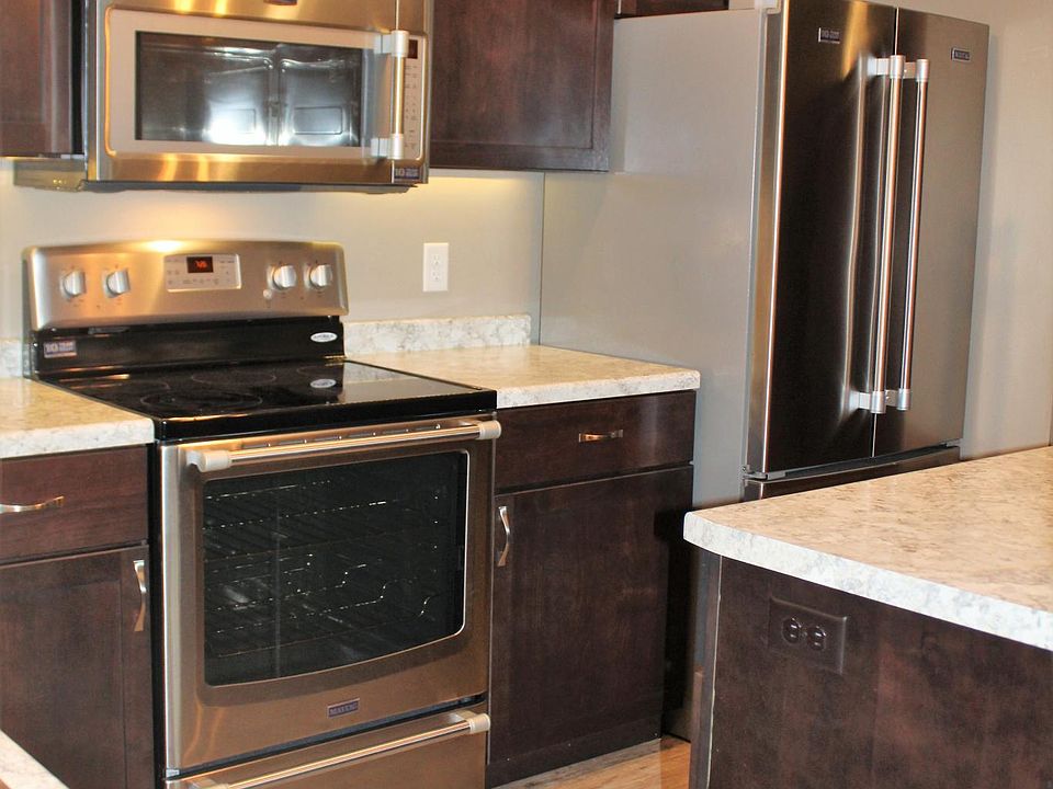 1st image of 1929 Cypress Ct NE #5