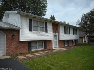 293 Old Oak Dr, Cortland, OH
