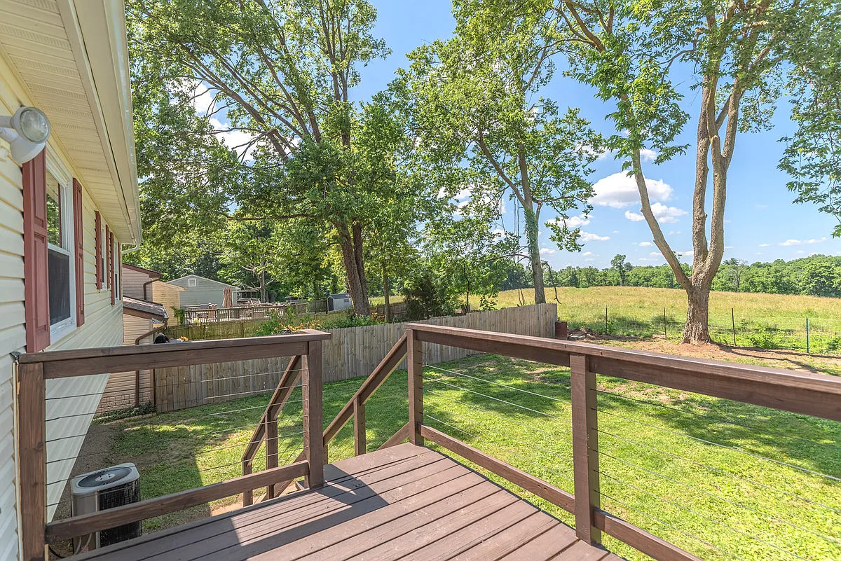 Building Photo - 1047 Alpine Ct