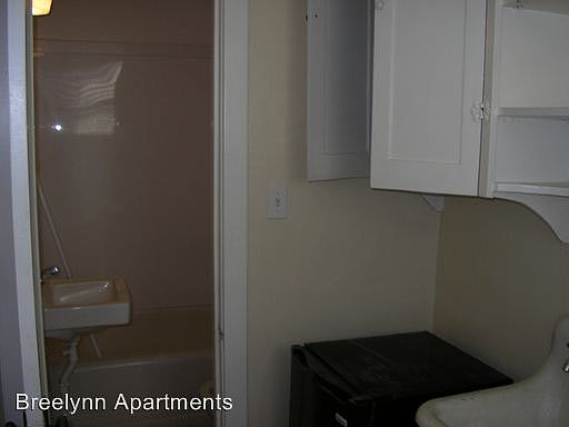 2nd image of 435 E 100 S