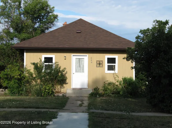 249 3rd Ave NE, Beach, ND 58621
