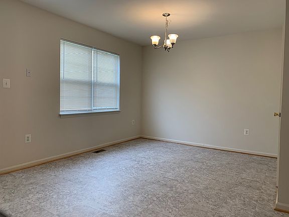 5th image of 115 Merrill Ct