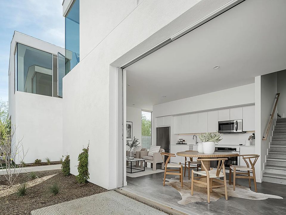 1st image of 1337 E Polk St #3