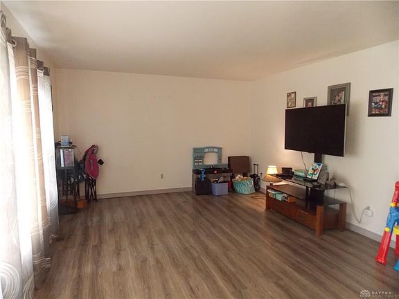 2nd image of 547 Goldleaf Ave