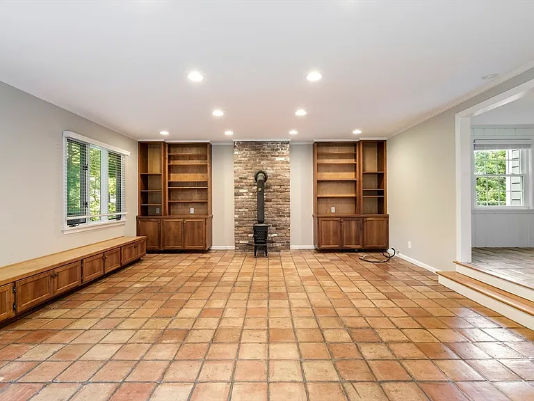 216 Claybrook Rd — Photo 9