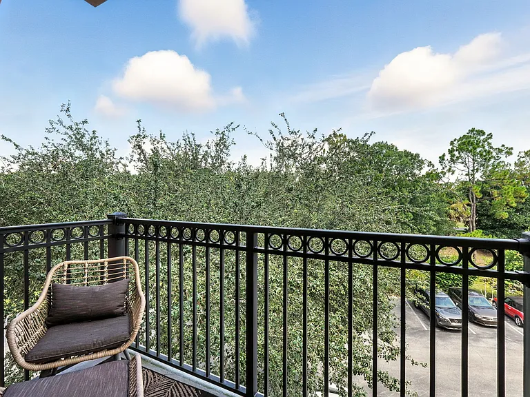 31-web-or-mls-211 Longview Ave 306_31_10212025