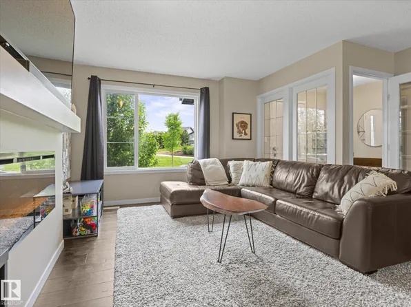 2533 Price Way SW, Edmonton, AB T6W 3V9