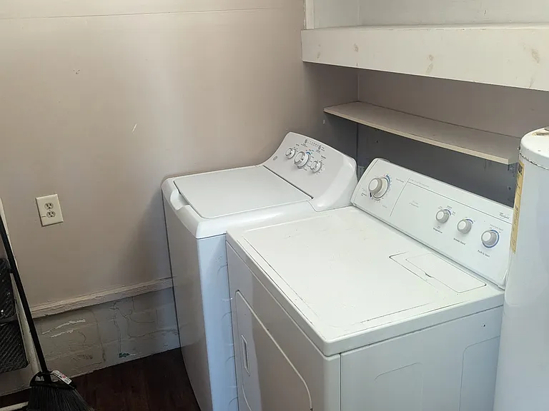 152 Daytona Ave — Photo 2