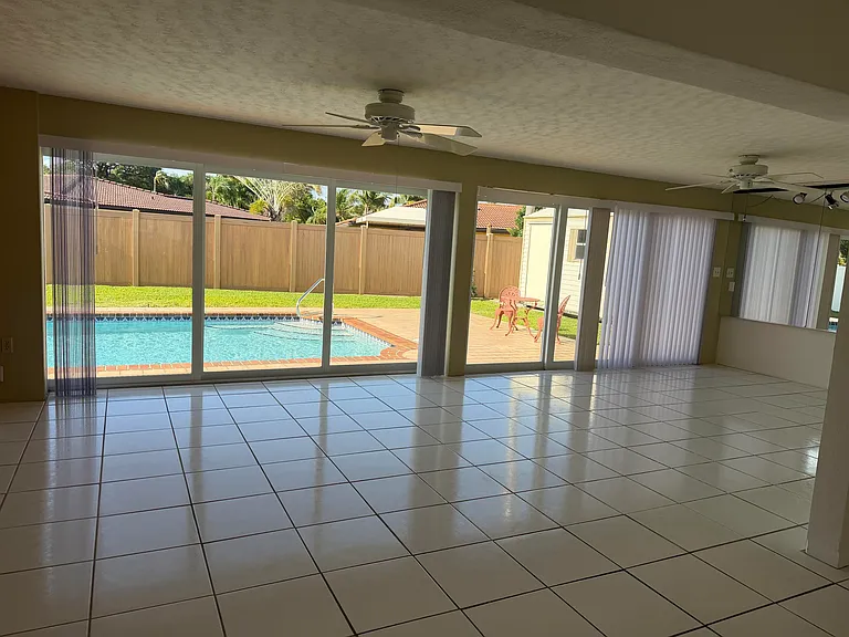 1230 SE 14th Dr — Photo 30