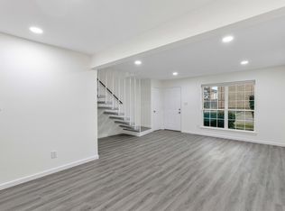 6111 Beverly Hill St #32, Houston, TX 77057