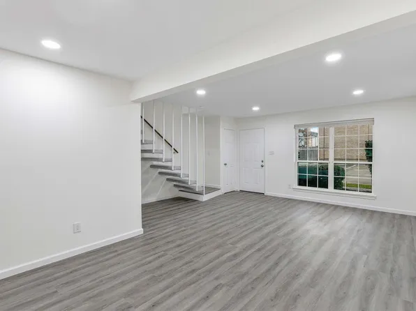 6111 Beverly Hill St #32, Houston, TX 77057