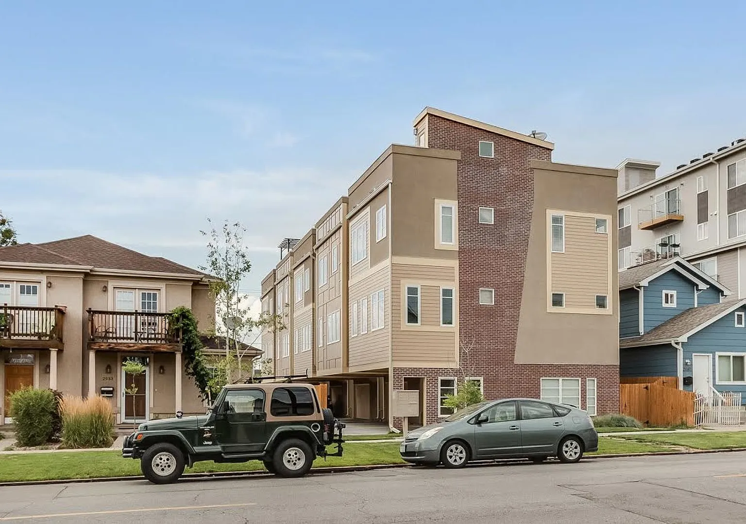 3 Bed | 3 Bath | Five Points Townhome | Available September 1 — Photo 1