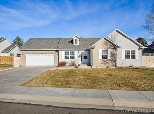 3924 Parkview Dr, Cheyenne, WY 82001