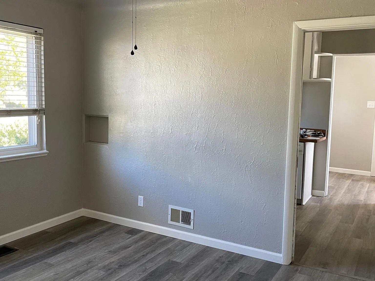 2 bed, 886 sqft, $2,300 — Photo 2