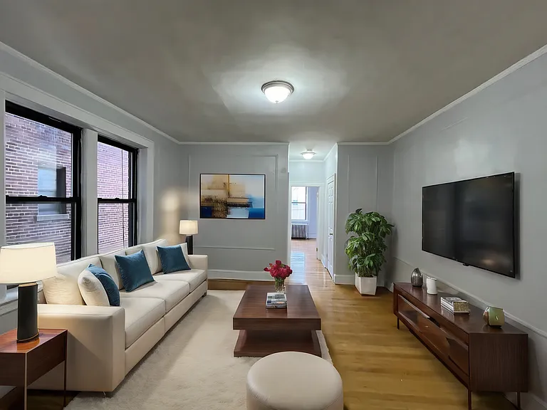 Hill Manor - Renovated Apartments Near Train Station — Photo 20