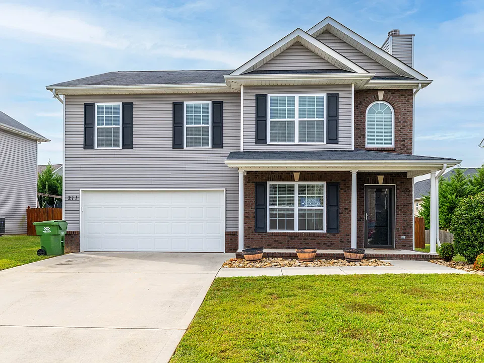 211 Whistlestop Ln