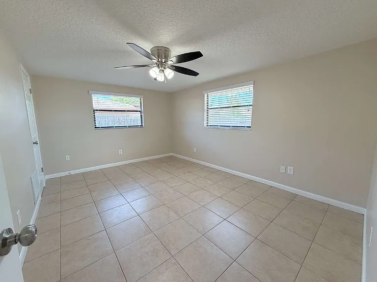 7421 Isle Dr — Photo 13