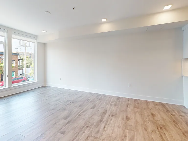 701 N Henry St #218 — Photo 13