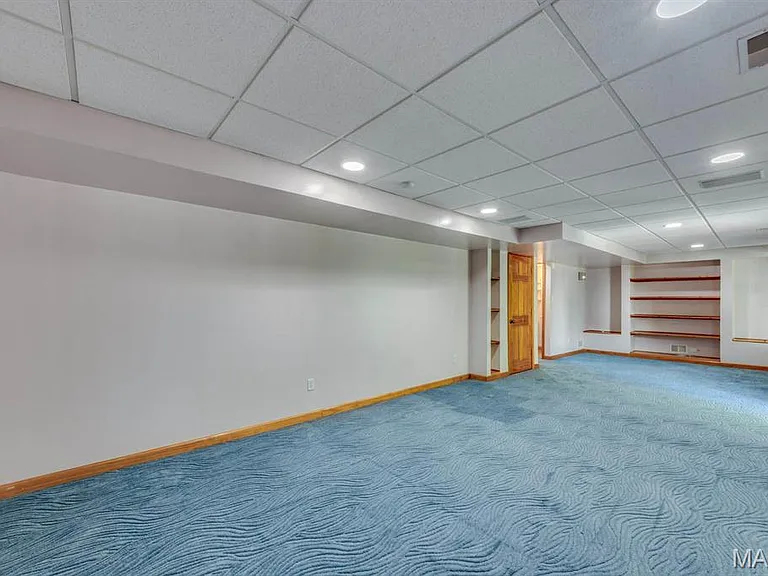 340 Emmanuel Ct — Photo 41