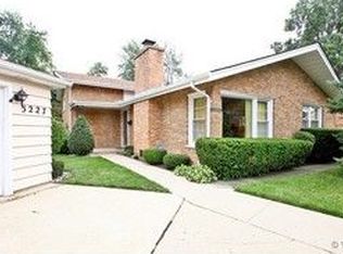 3227 Ronald Rd, Glenview, IL 60025