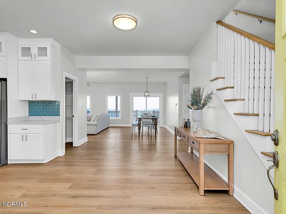 3rd image of 4122 Island Drive