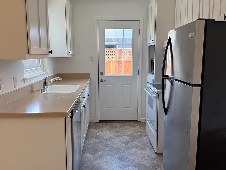 1151 Sanchez Way — Photo 14